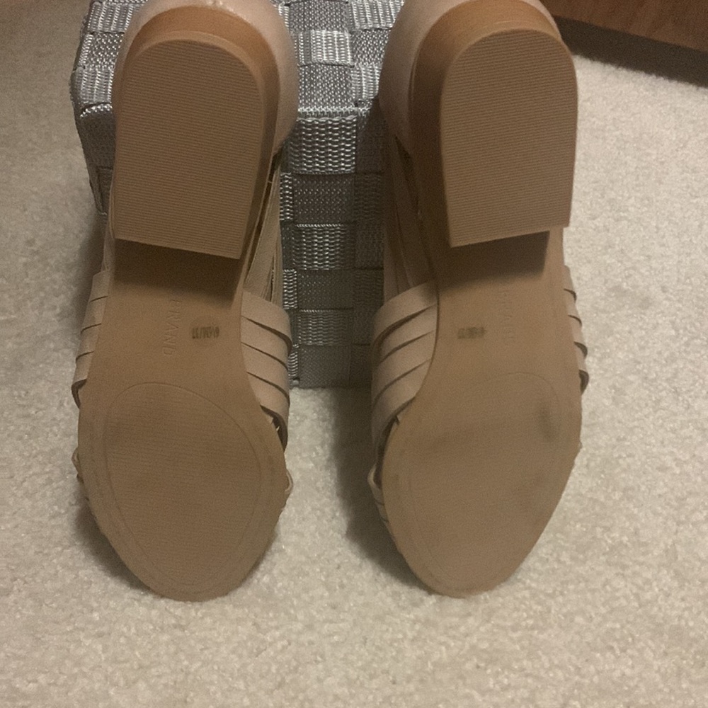 Lucky Brand tan/beige woven sandals, VERY NICE, 6.5 and never worn. 1” heel - Picture 5 of 8